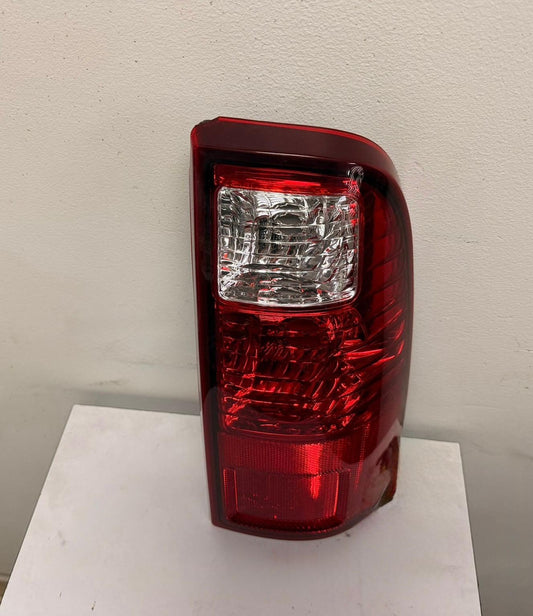 FORD F-250 SUPERDUTY TAILLAMP PASSENGER LENS &HOUSING