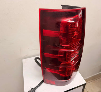 CHEVROLET TAHOE/SUBURBAN DRIVER TAILLAMP 2007-2012