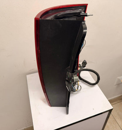 CHEVROLET TAHOE/SUBURBAN DRIVER TAILLAMP 2007-2012