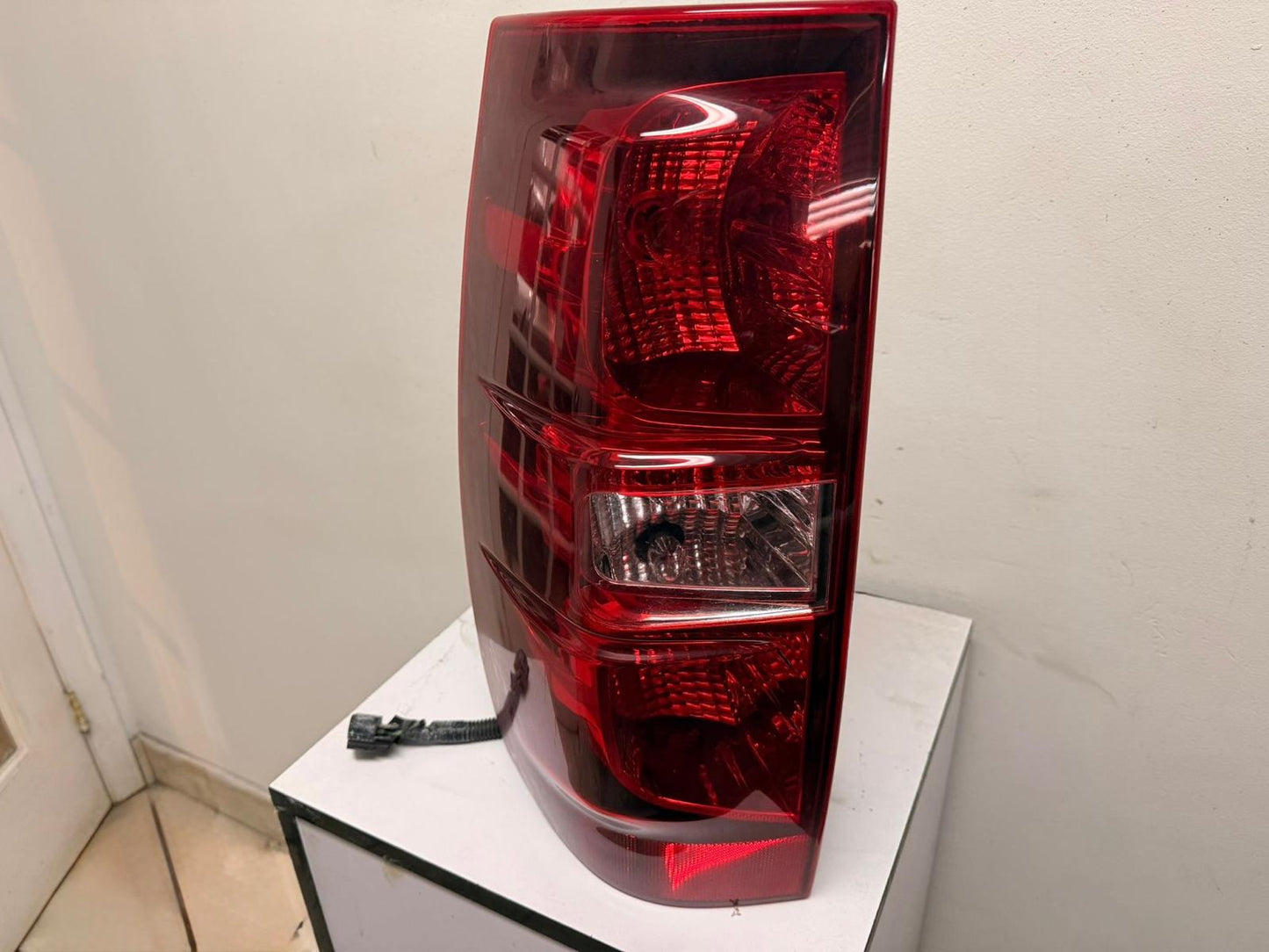 CHEVROLET TAHOE/SUBURBAN DRIVER TAILLAMP 2007-2012