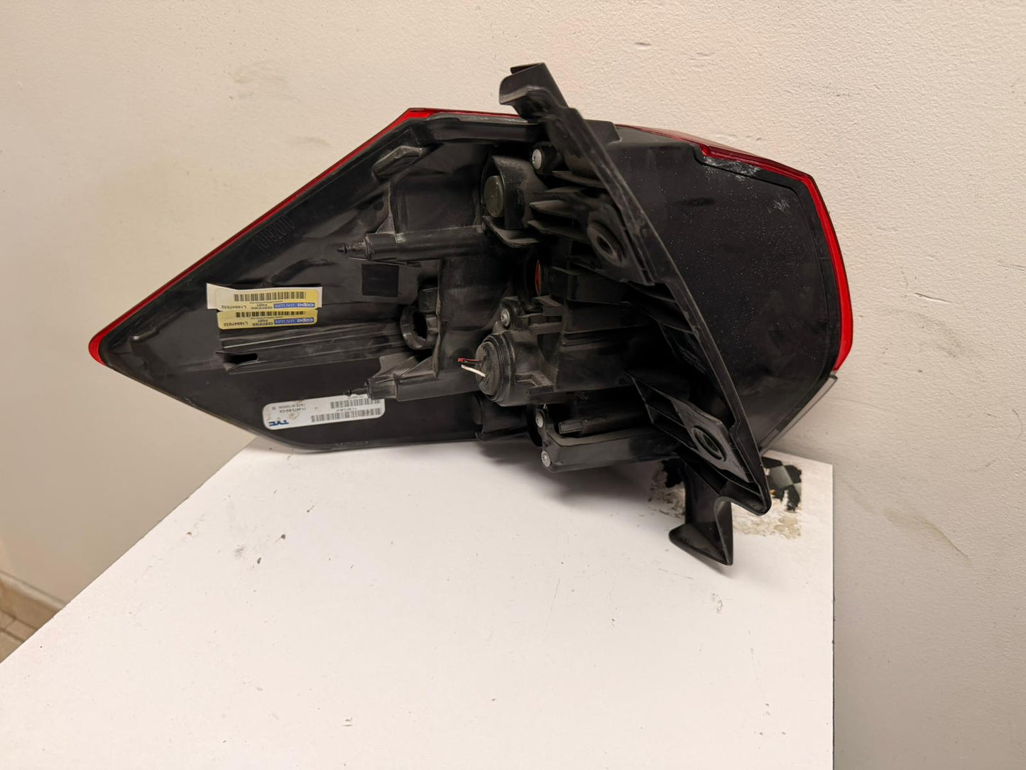 NISSAN ROGUE 2018-2020  Taillamp assy outer PASSENGER