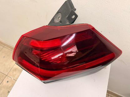 NISSAN ROGUE 2018-2020  Taillamp assy outer PASSENGER