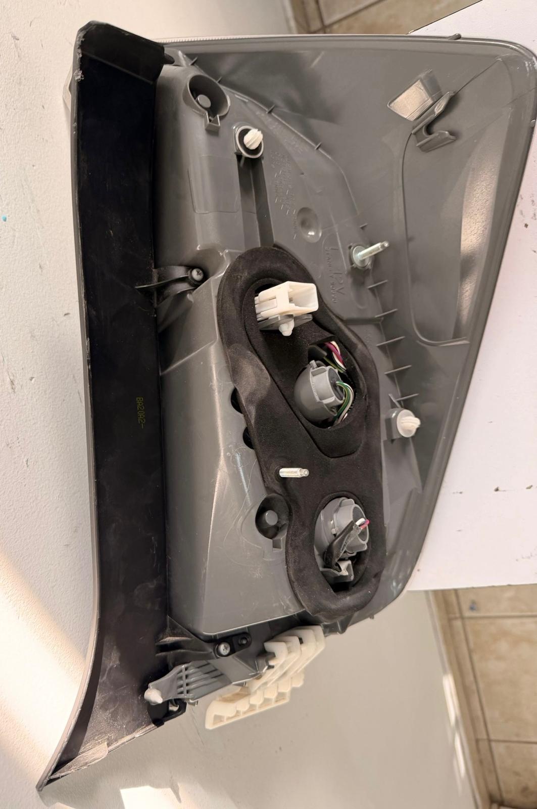 Toyota PRIUS 2012-2015 | Driver Taillamp assy