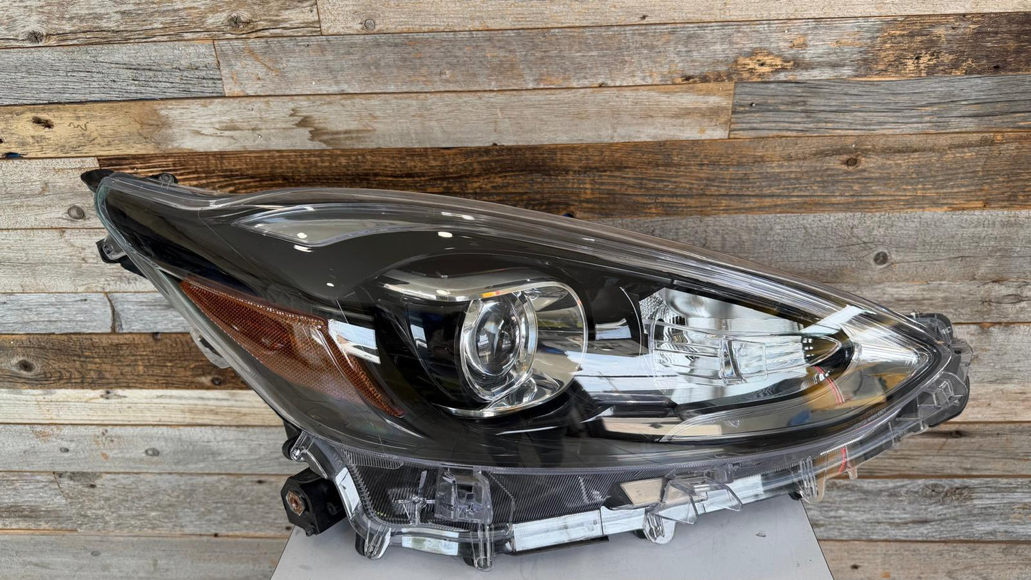 TOYOTA PRIUS c 2018-2019 Passenger Headlamp assy composite LED