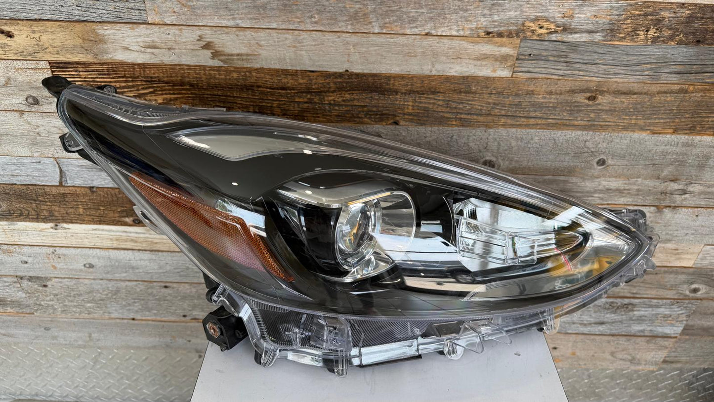 TOYOTA PRIUS c 2018-2019 Passenger Headlamp assy composite LED