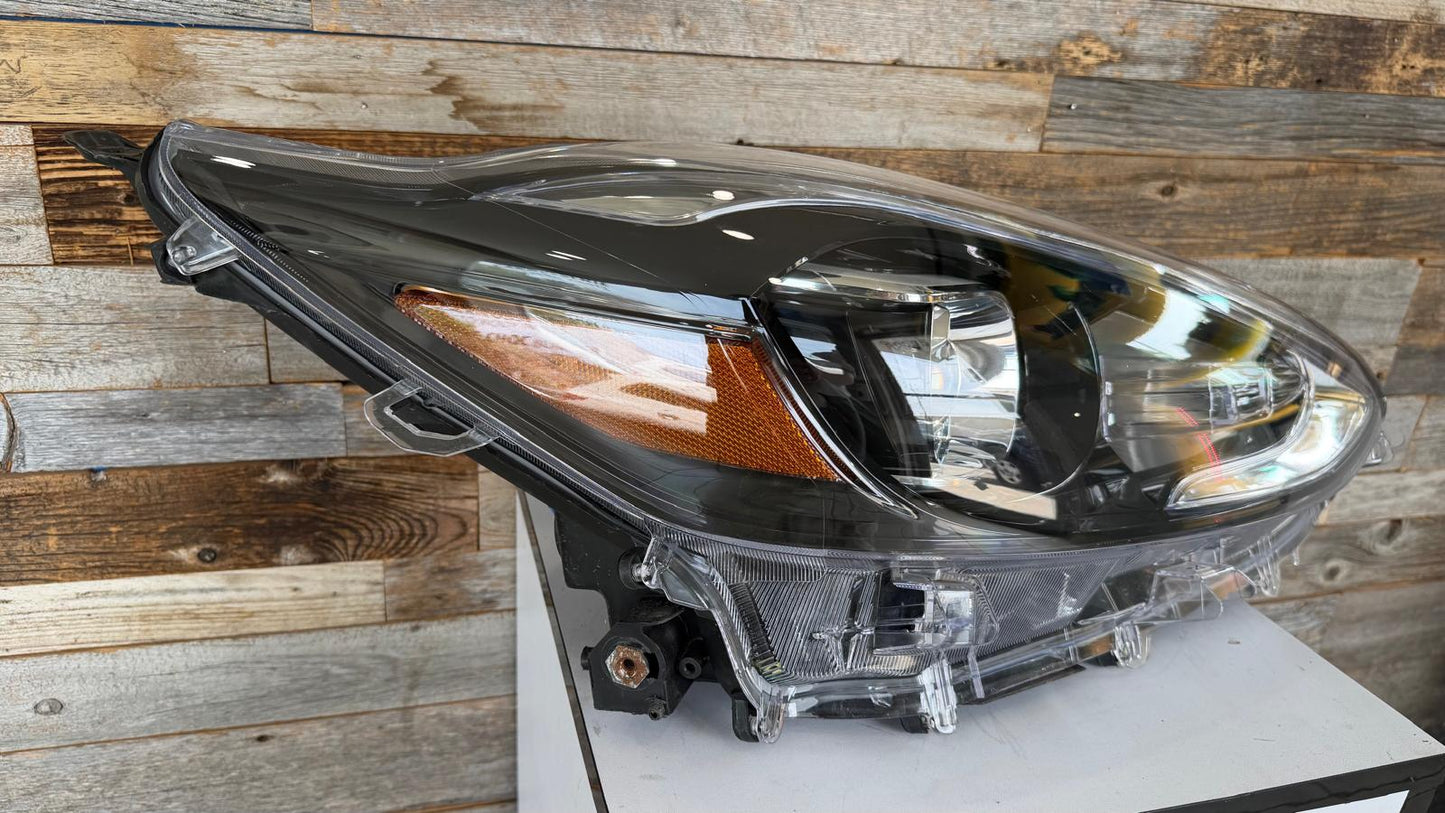 TOYOTA PRIUS c 2018-2019 Passenger Headlamp assy composite LED