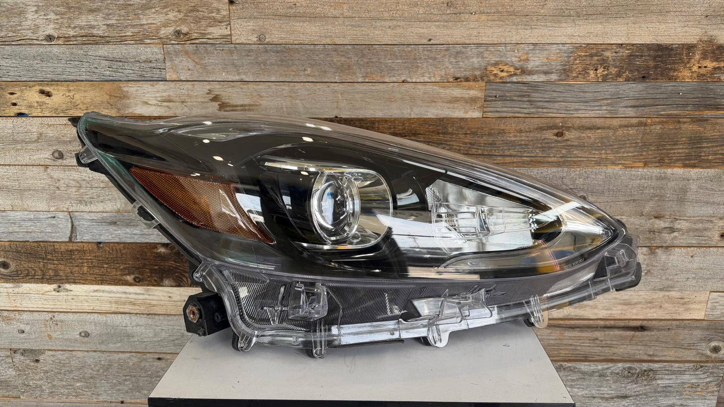 TOYOTA PRIUS c 2018-2019 Passenger Headlamp assy composite LED