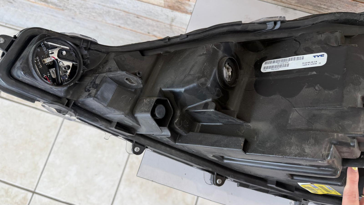 TOYOTA PRIUS c 2018-2019 Passenger Headlamp assy composite LED