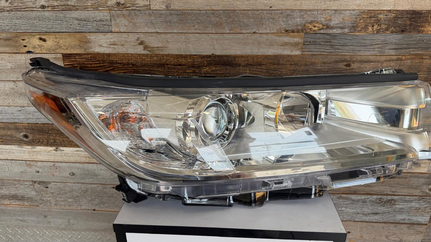TOYOTA HIGHLANDER 2017-2019 Passenger Headlamp assy composite LE|LE PLUS|XLE; w/o Smoked Chrome Accent; w/o LED DRL; Chrome Bezel