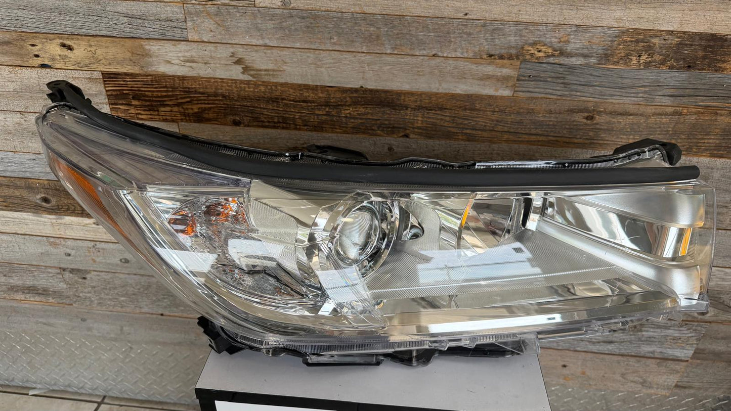TOYOTA HIGHLANDER 2017-2019 Passenger Headlamp assy composite LE|LE PLUS|XLE; w/o Smoked Chrome Accent; w/o LED DRL; Chrome Bezel