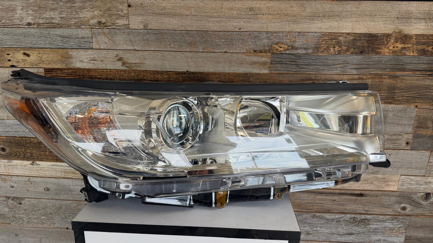 TOYOTA HIGHLANDER 2017-2019 Passenger Headlamp assy composite LE|LE PLUS|XLE; w/o Smoked Chrome Accent; w/o LED DRL; Chrome Bezel