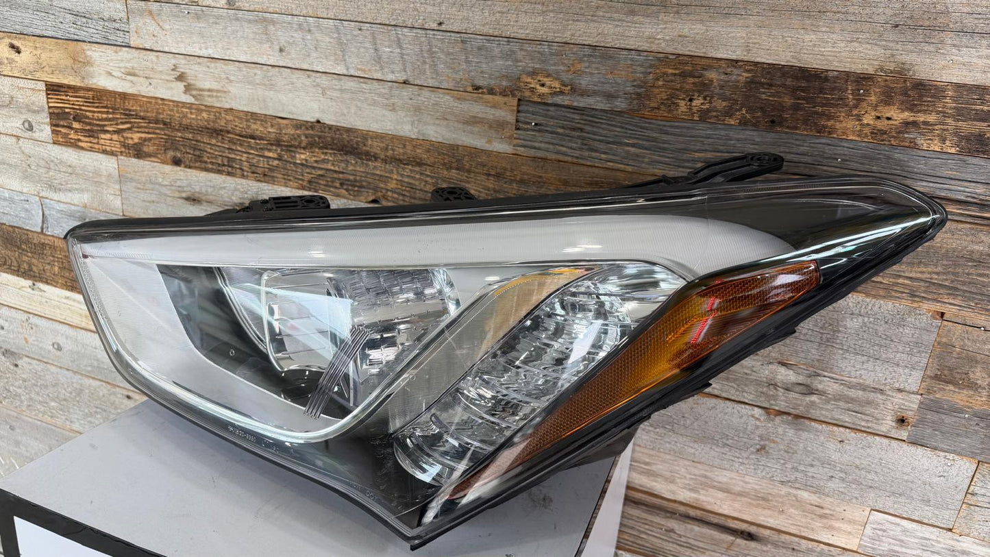 HYUNDAI SANTA FE SPORT 2013-2016 Driver Headlamp assy composite Xenon Black Bezel