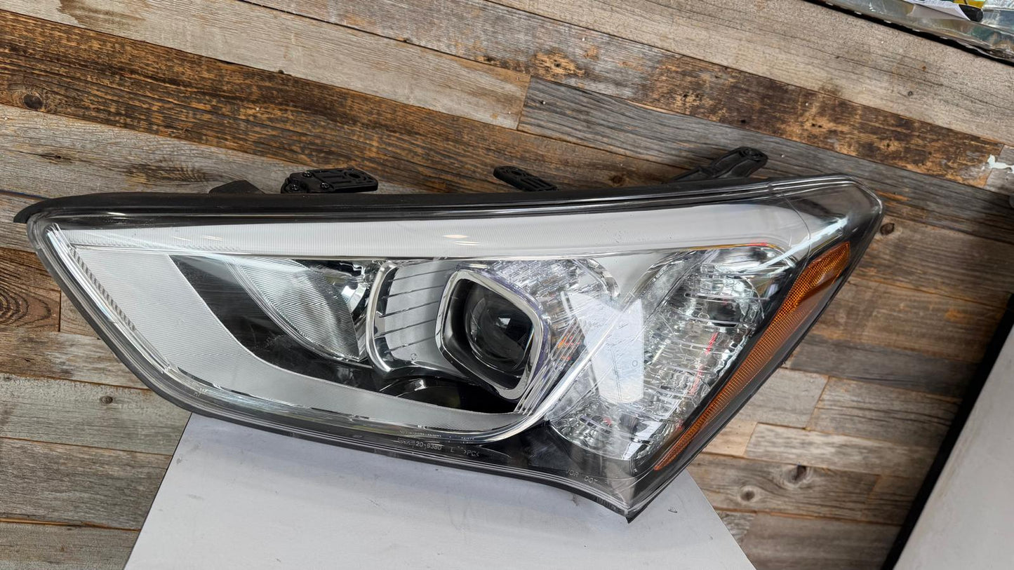 HYUNDAI SANTA FE SPORT 2013-2016 Driver Headlamp assy composite Xenon Black Bezel