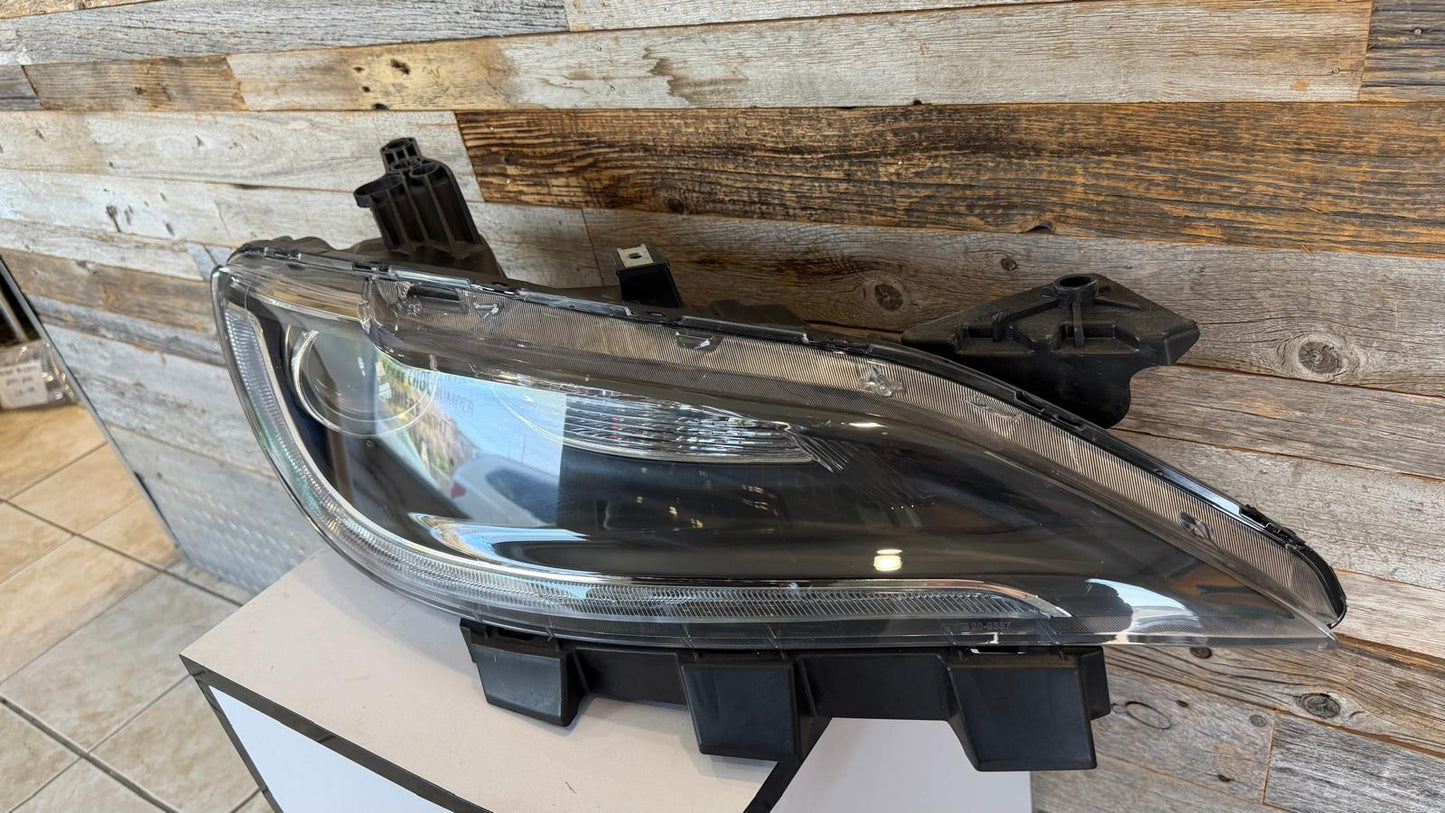 CHRYSLER 200/ 2015-2017 Passenguer Headlamp assy composite Halogen; w/o LED DRL; Chrome Trim