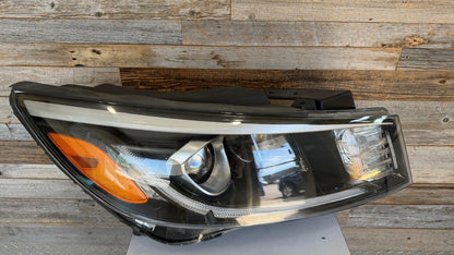 KIA SEDONA  2019-2021 PASSENGER HEADLAMP HALOGEN W/O LED POSITION LAMP