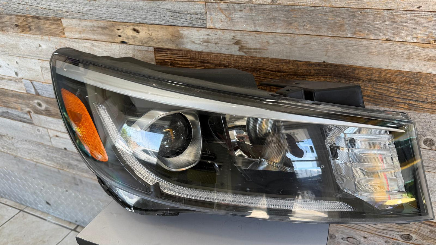 KIA SEDONA  2019-2021 PASSENGER HEADLAMP HALOGEN W/O LED POSITION LAMP