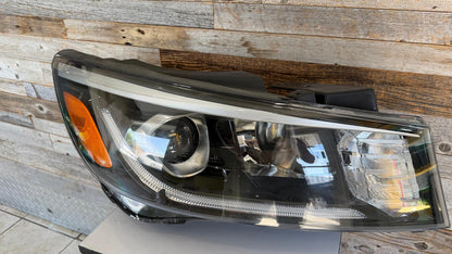 KIA SEDONA  2019-2021 PASSENGER HEADLAMP HALOGEN W/O LED POSITION LAMP