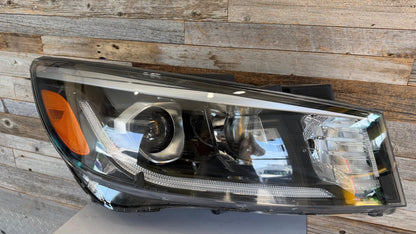 KIA SEDONA  2019-2021 PASSENGER HEADLAMP HALOGEN W/O LED POSITION LAMP
