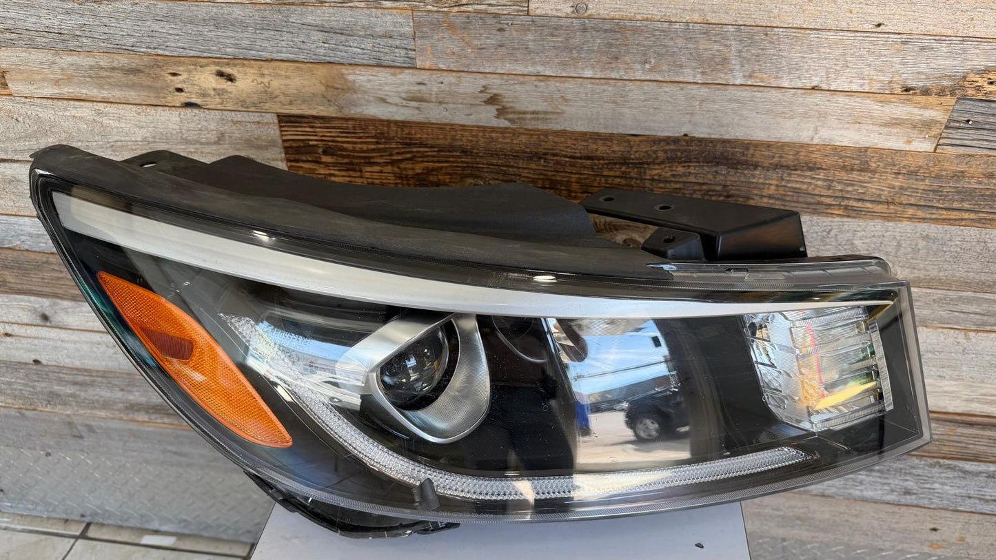 KIA SEDONA  2019-2021 PASSENGER HEADLAMP HALOGEN W/O LED POSITION LAMP