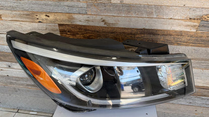 KIA SEDONA  2019-2021 PASSENGER HEADLAMP HALOGEN W/O LED POSITION LAMP