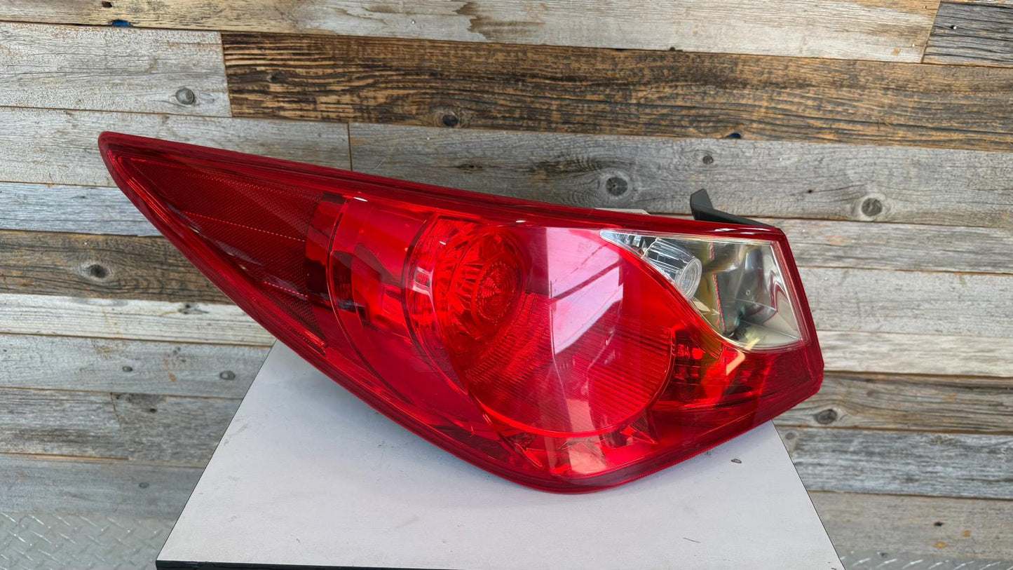 HYUNDAI SONATA 2011-2014 Passenger Taillamp assy outer Exc HYBRID; Bulb Type