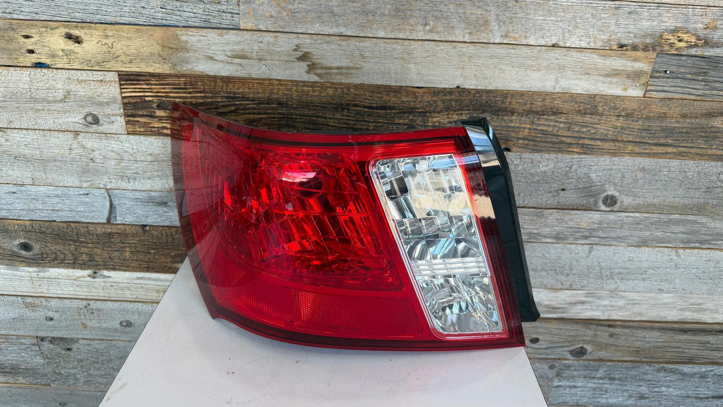 SUBARU IMPREZA 2008-2011 OUTER TAILLAMP DRIVER / 2008-2014 WRX