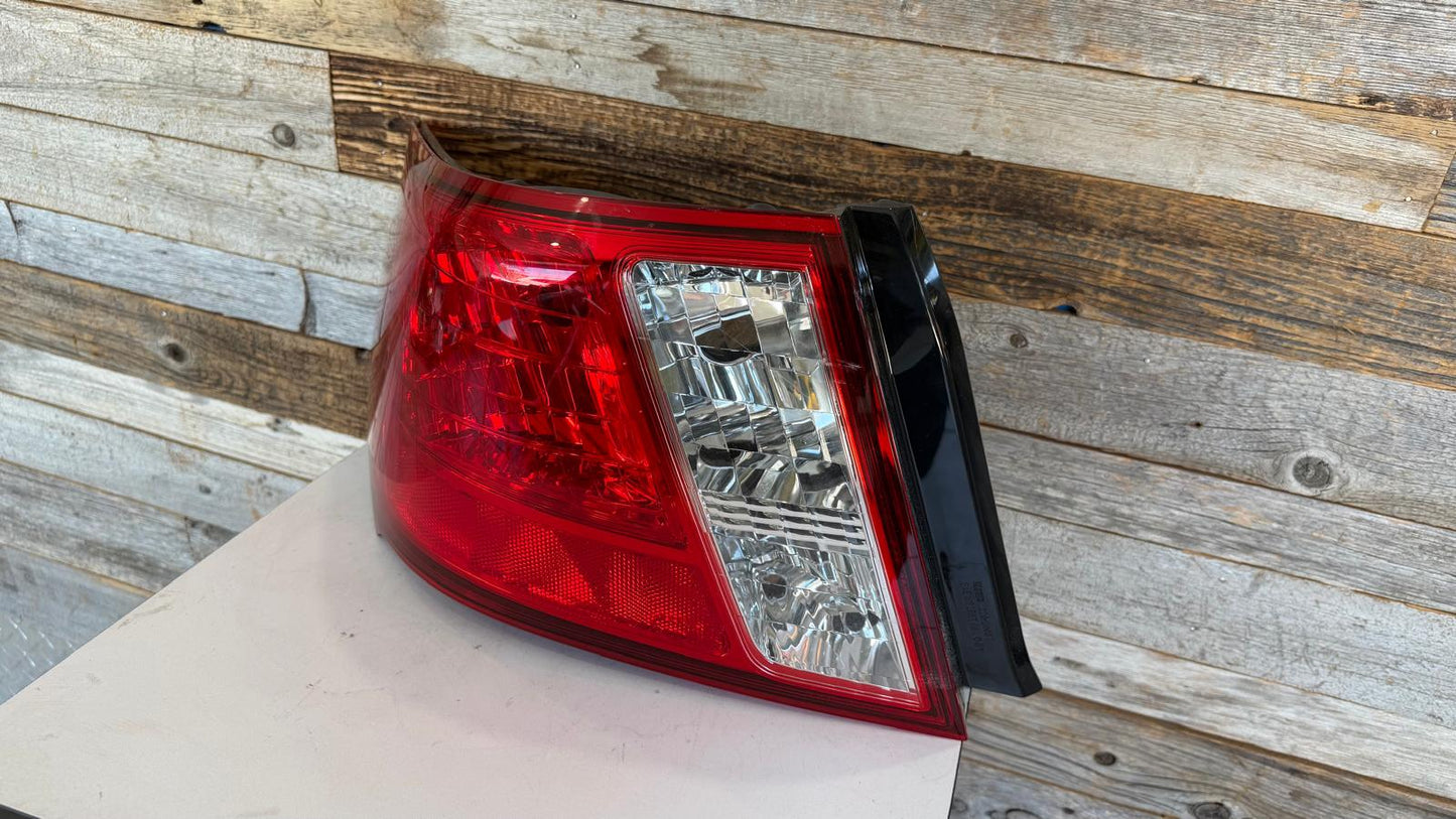 SUBARU IMPREZA 2008-2011 OUTER TAILLAMP DRIVER / 2008-2014 WRX