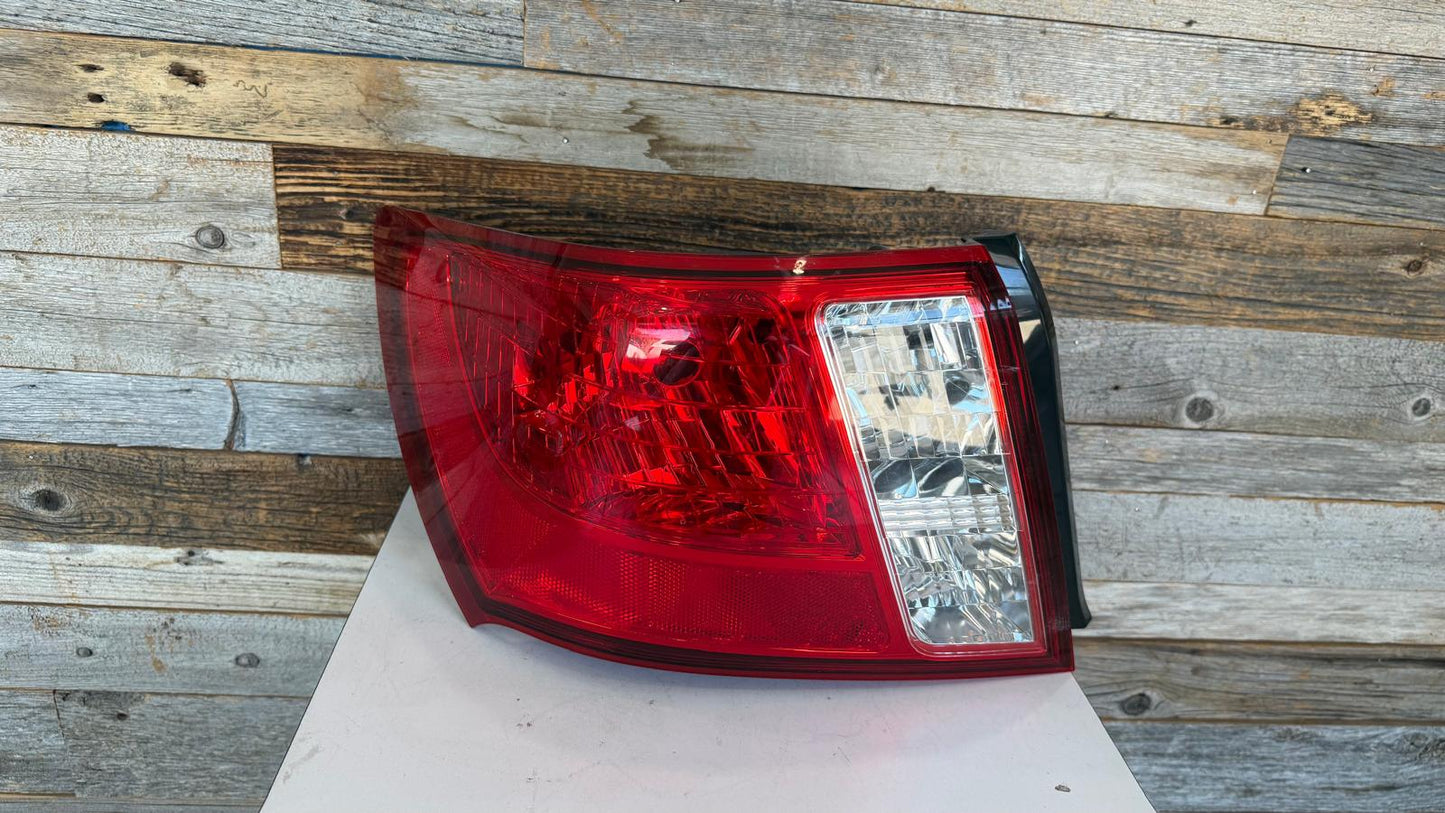SUBARU IMPREZA 2008-2011 OUTER TAILLAMP DRIVER / 2008-2014 WRX