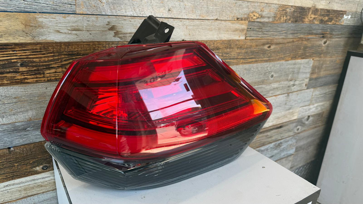 NISSAN ROGUE 2017  Passenger Taillamp assy outer