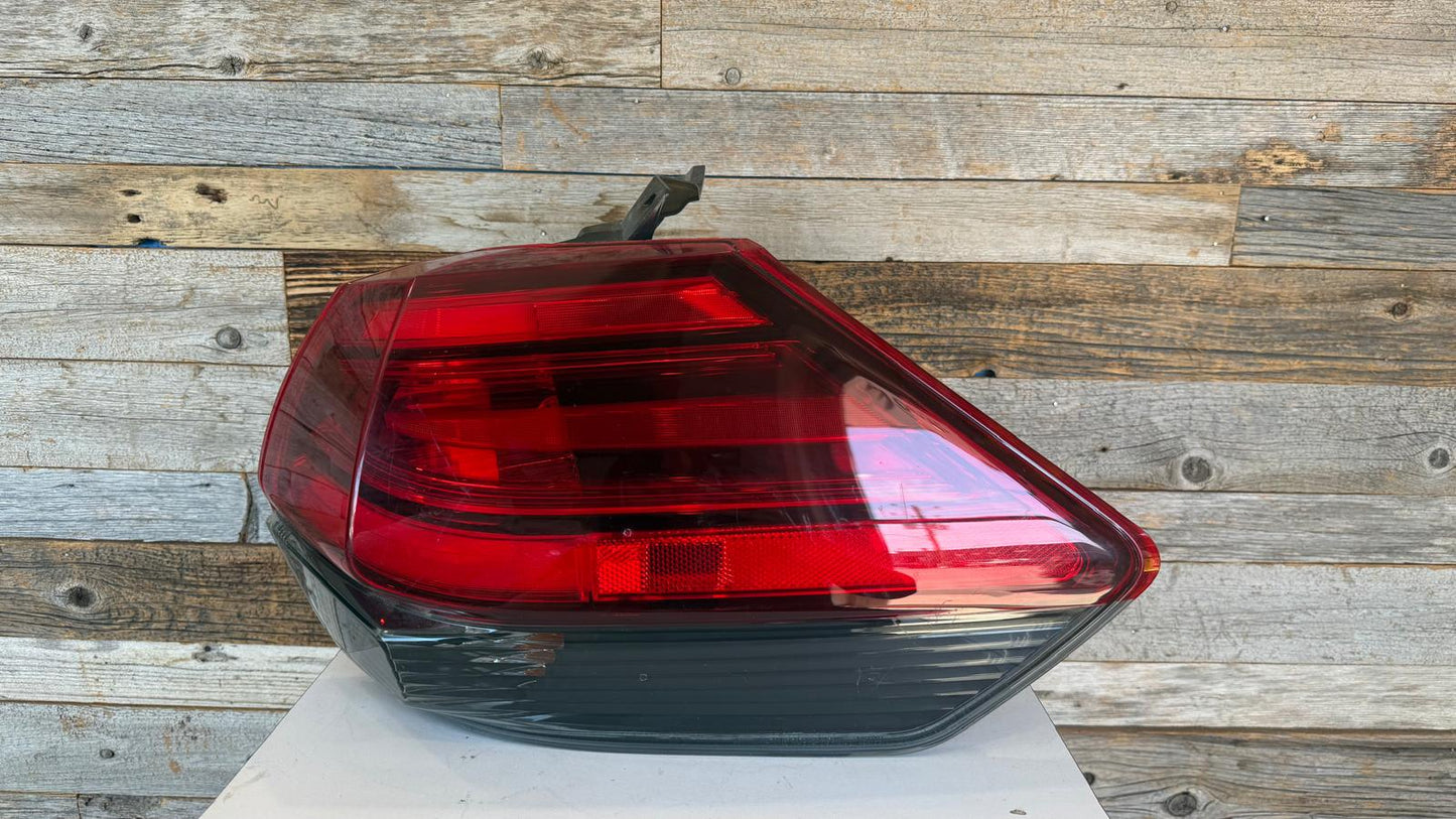 NISSAN ROGUE 2017  Passenger Taillamp assy outer