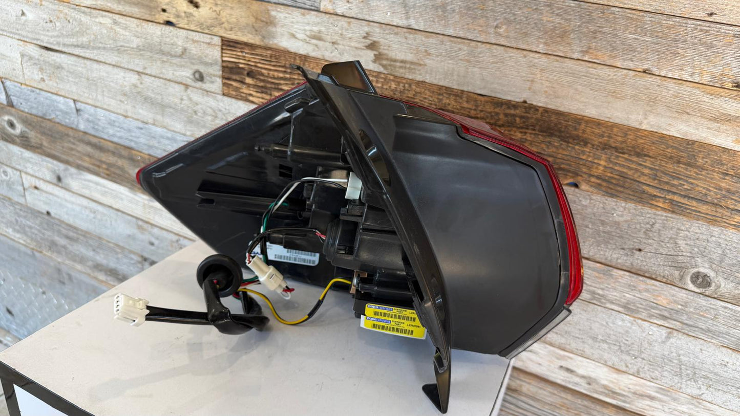 NISSAN ROGUE 2017  Passenger Taillamp assy outer
