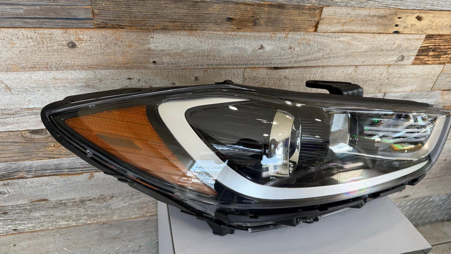 Hyundai Elantra, 2017-2018, Sedan, w/o DRL,  Built, Halogen passenger side NO GARANTIE [SEE PHOTOS]