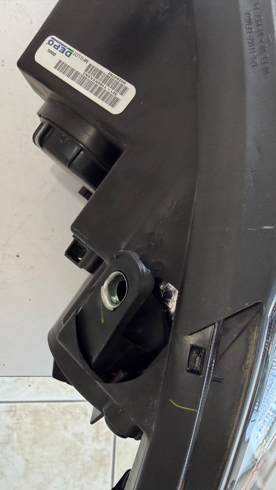 Hyundai Elantra, 2017-2018, Sedan, w/o DRL,  Built, Halogen passenger side NO GARANTIE [SEE PHOTOS]