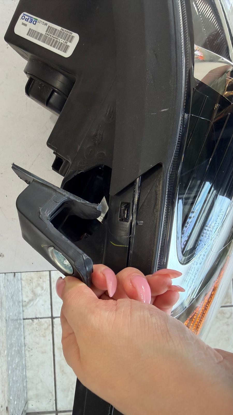 Hyundai Elantra, 2017-2018, Sedan, w/o DRL,  Built, Halogen passenger side NO GARANTIE [SEE PHOTOS]