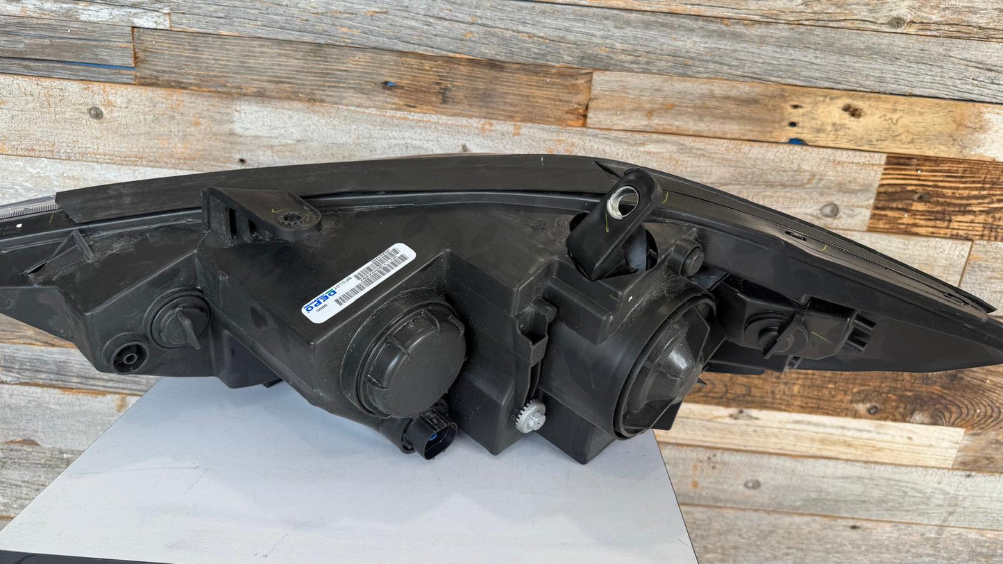 Hyundai Elantra, 2017-2018, Sedan, w/o DRL,  Built, Halogen passenger side NO GARANTIE [SEE PHOTOS]