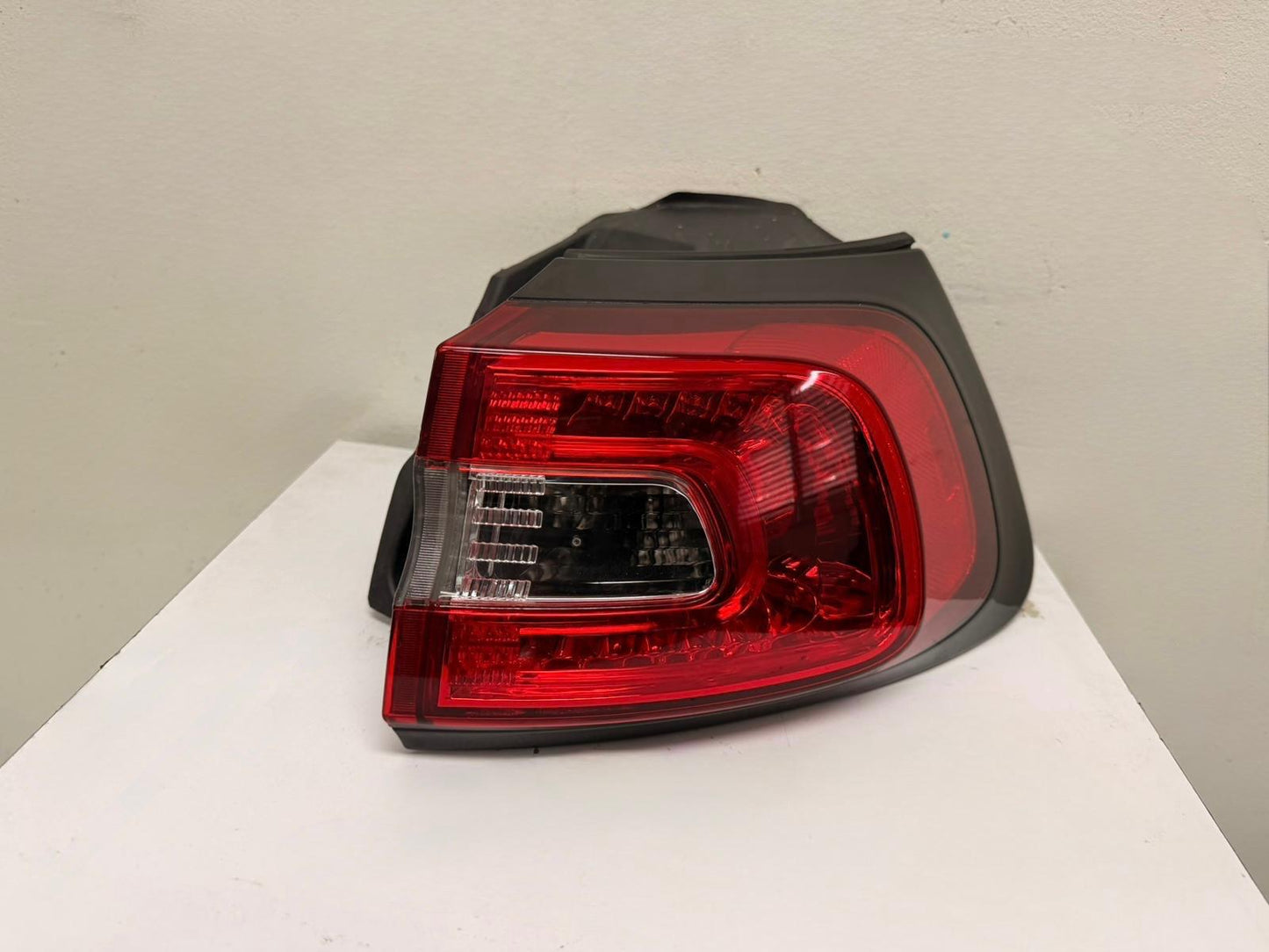 JEEP CHEROKEE 2014-2018 Passenger Taillamp assy outer