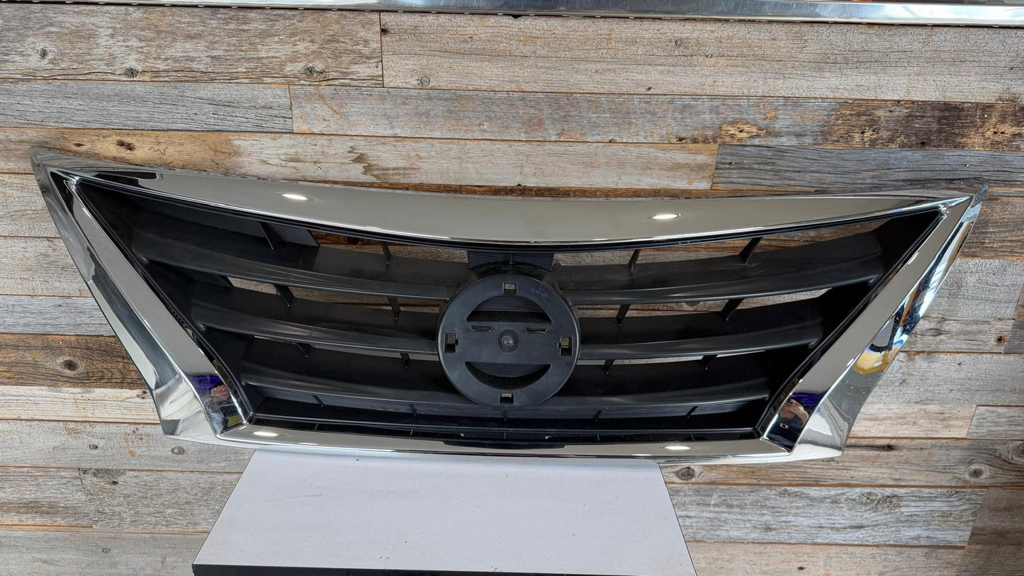 NISSAN VERSA 2015-2019 Grille assy Sedan