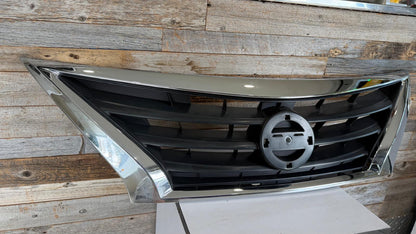 NISSAN VERSA 2015-2019 Grille assy Sedan