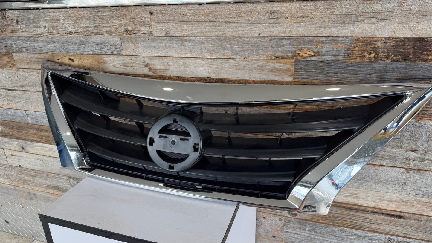 NISSAN VERSA 2015-2019 Grille assy Sedan
