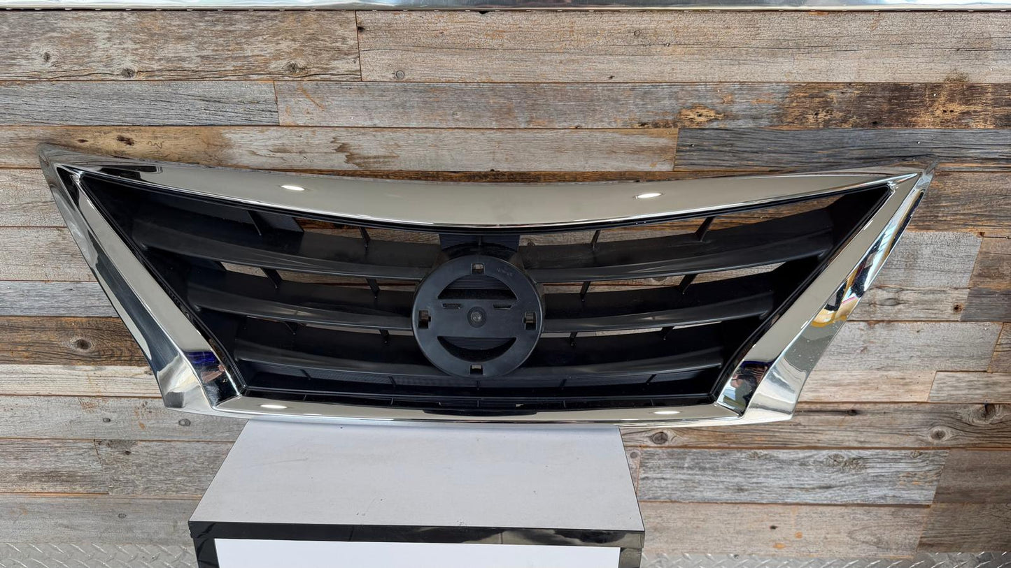 NISSAN VERSA 2015-2019 Grille assy Sedan