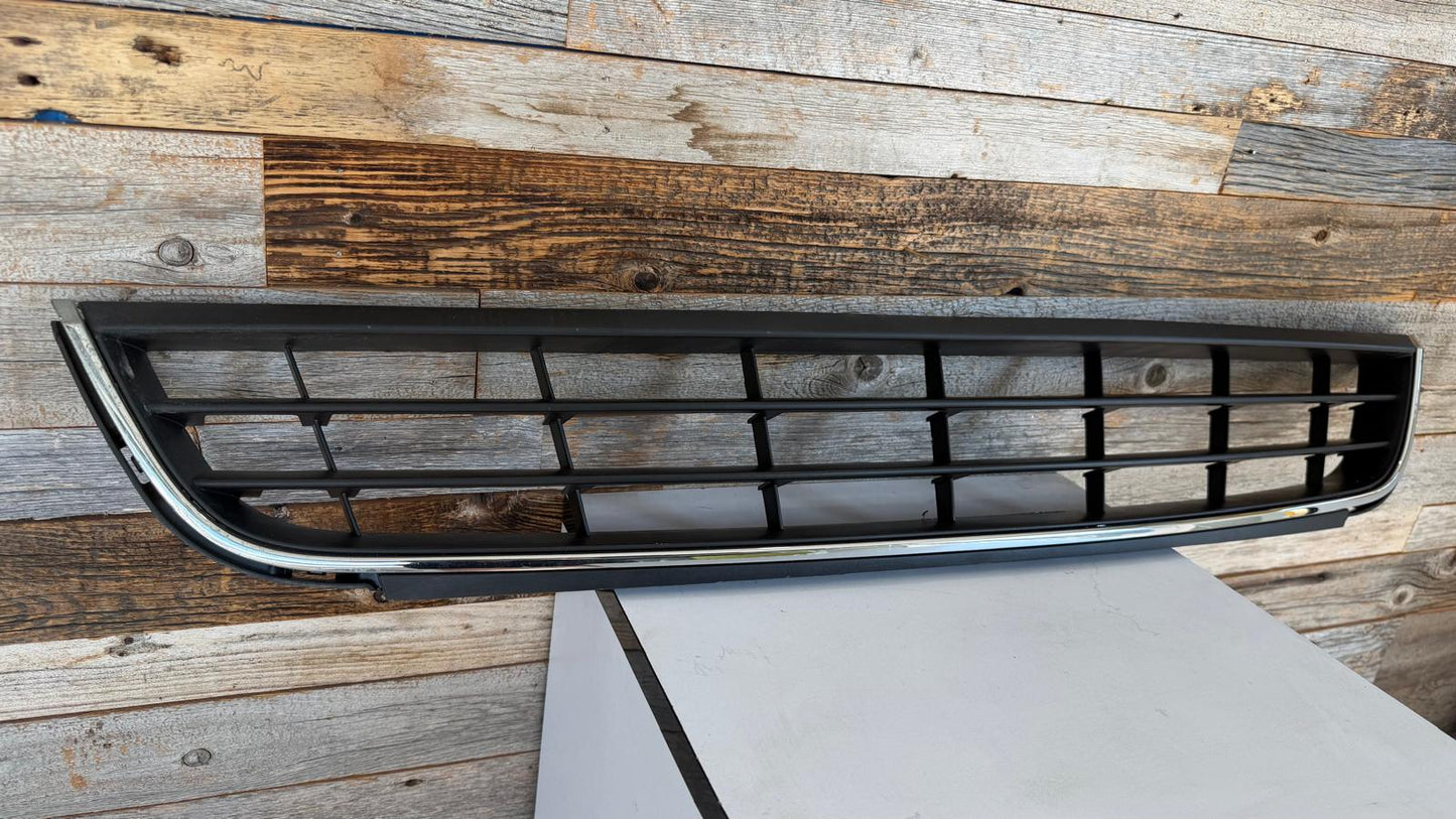 VOLKSWAGEN JETTA 2011-2014 Front bumper grille Exc GLI; Sedan; Black/Chrome