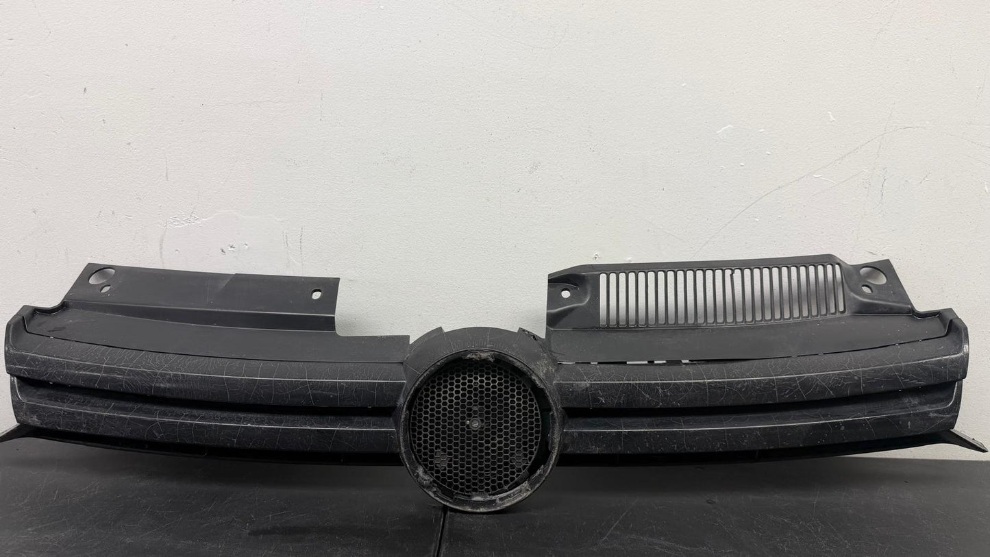VOLKSWAGEN GOLF 2010-2014 Grille assy 6 Speed Trans; Black
