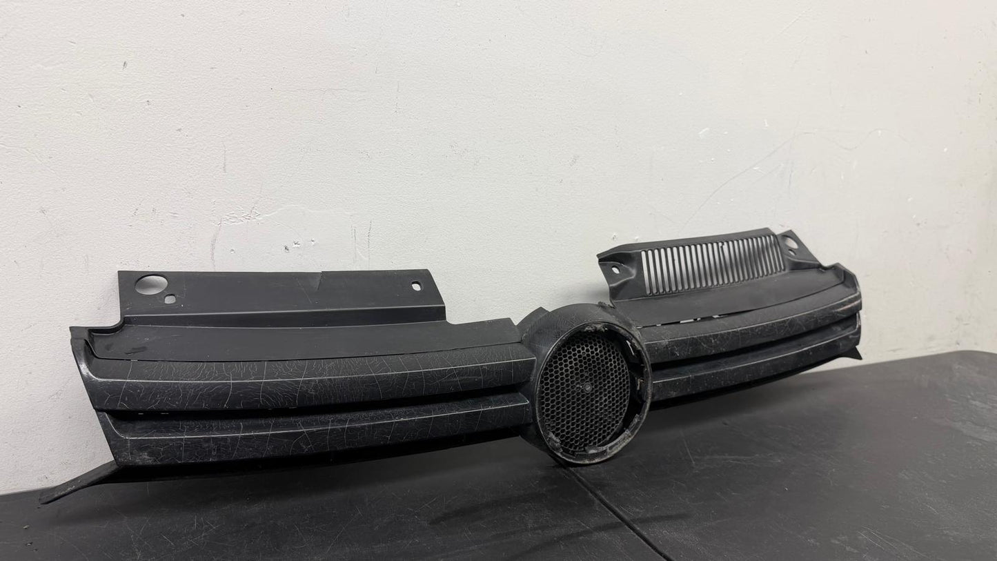 VOLKSWAGEN GOLF 2010-2014 Grille assy 6 Speed Trans; Black