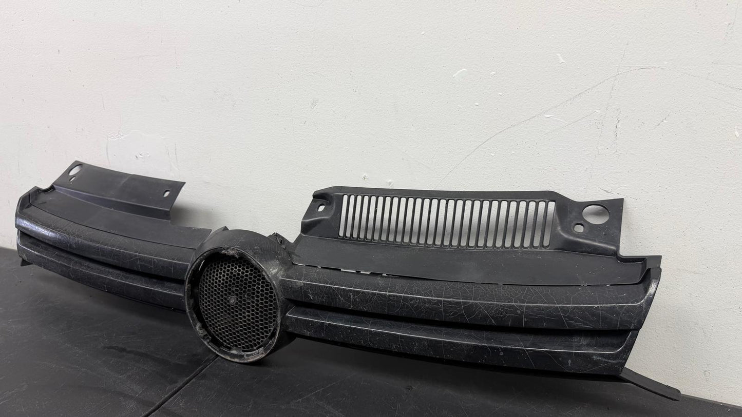 VOLKSWAGEN GOLF 2010-2014 Grille assy 6 Speed Trans; Black