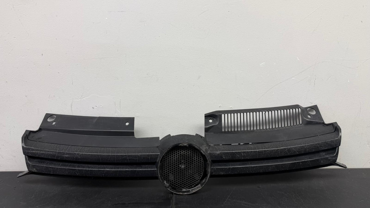 VOLKSWAGEN GOLF 2010-2014 Grille assy 6 Speed Trans; Black