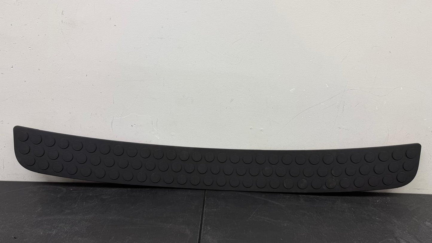 GMC Envoy Denali/Chevrolet Trailblazer LS/LT/SS Rear Bumper Step Pad 2005-2009