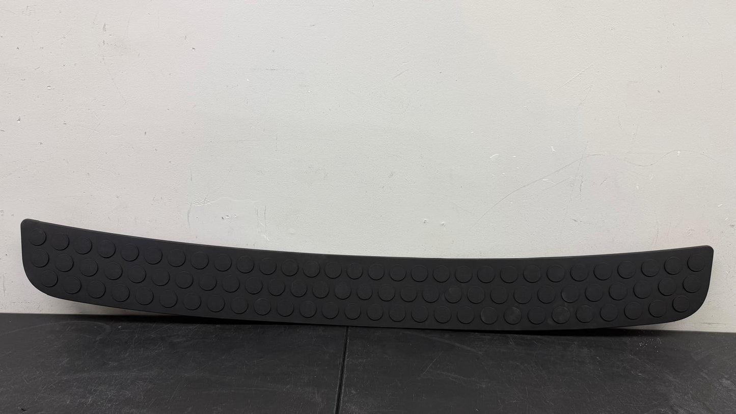 GMC Envoy Denali/Chevrolet Trailblazer LS/LT/SS Rear Bumper Step Pad 2005-2009