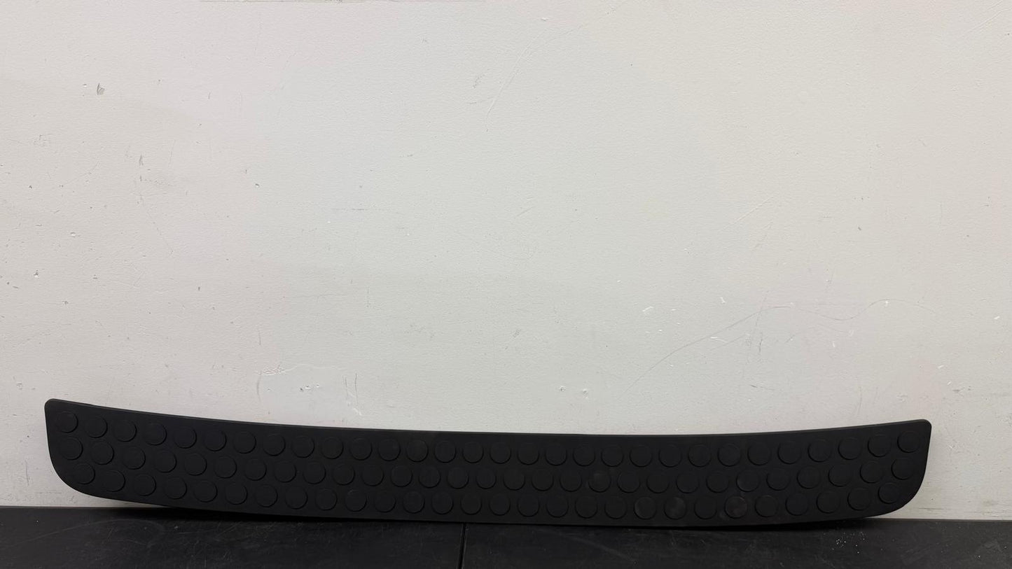 GMC Envoy Denali/Chevrolet Trailblazer LS/LT/SS Rear Bumper Step Pad 2005-2009