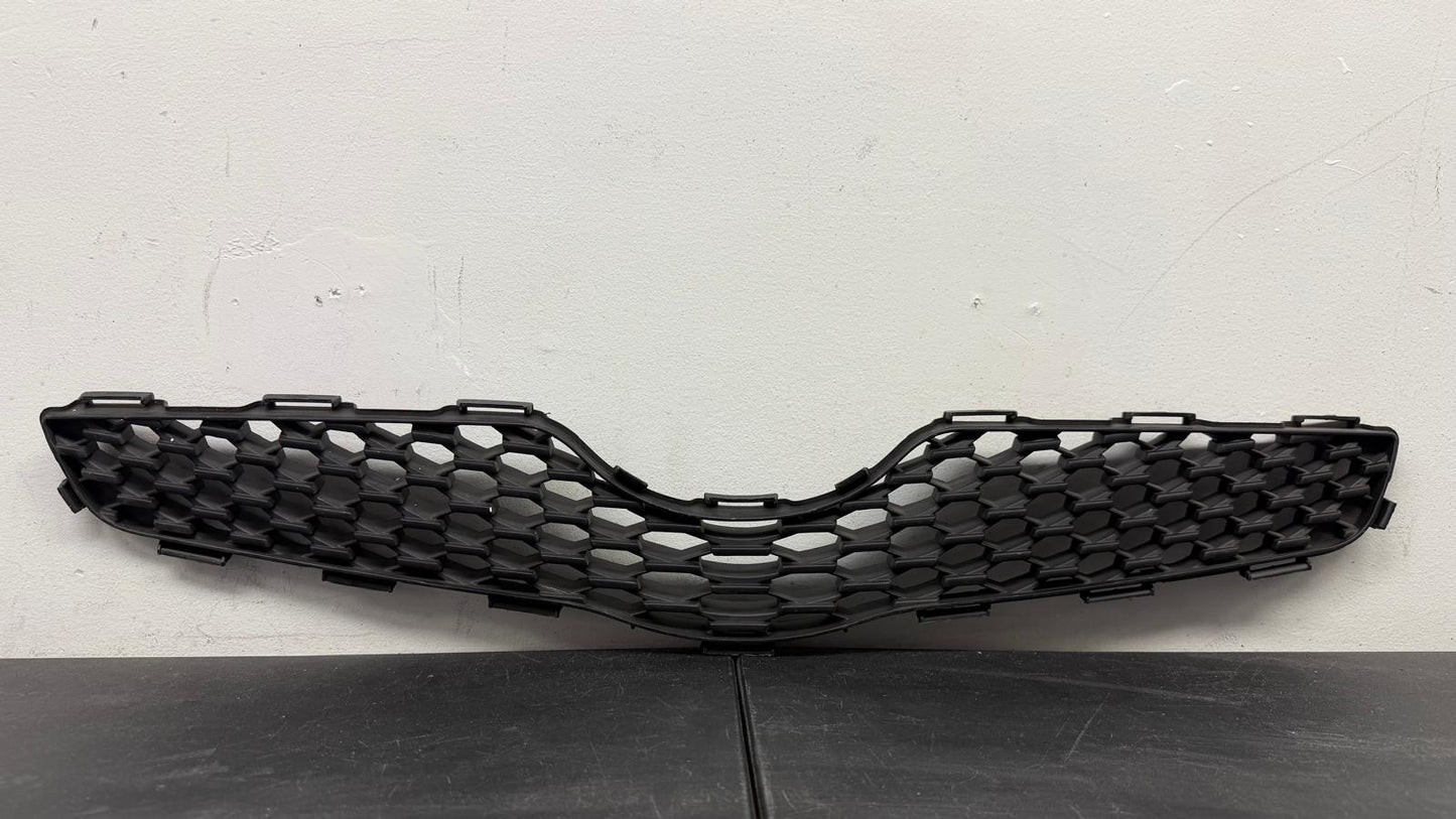 TOYOTA YARIS 2009-2011 Grille assy H/B; Upper
