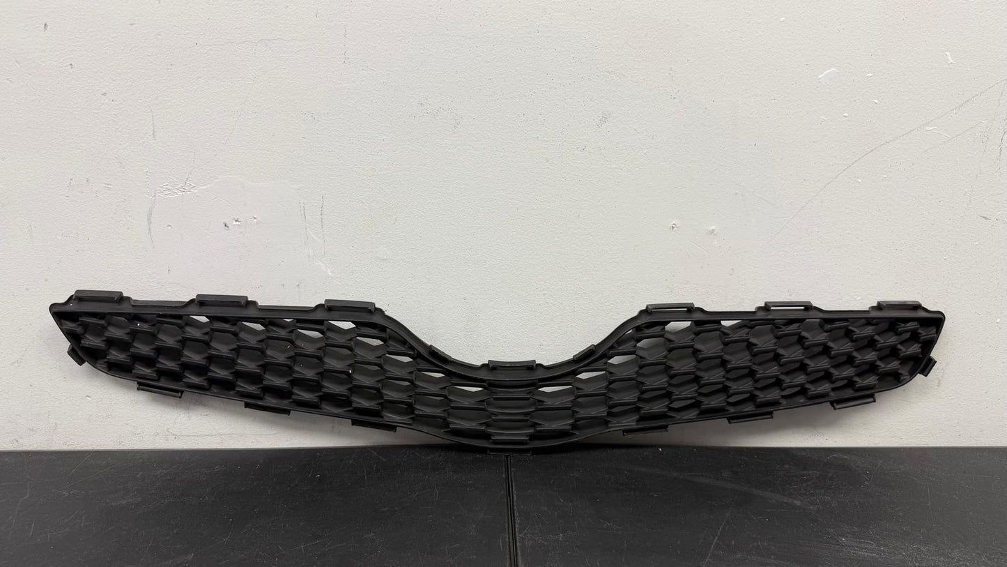 TOYOTA YARIS 2009-2011 Grille assy H/B; Upper
